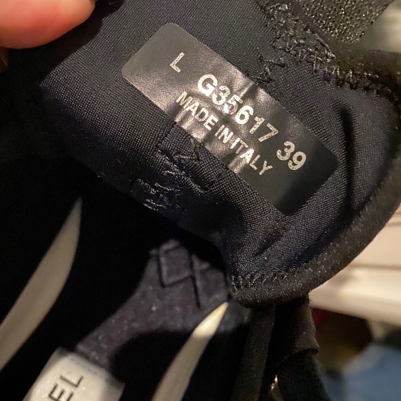 CHANEL LOW-TOP SNEAKERS - Picture 12 of 12